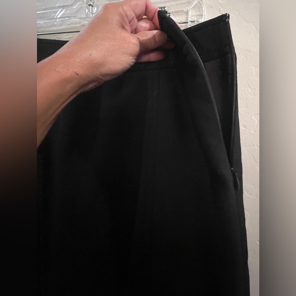 Talbots size 10 black wall skirt with two slits in both front and back - Picture 5 of 7